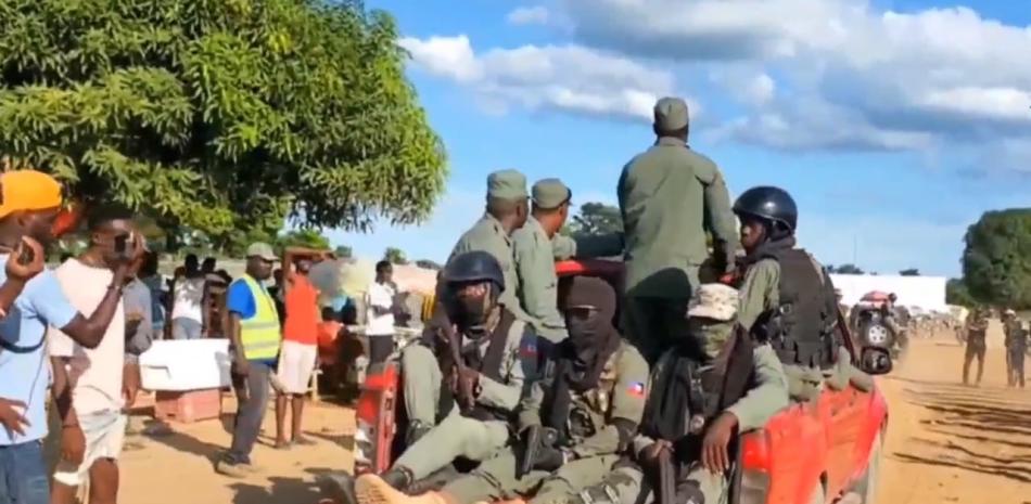 Tropas haitianas llegaban ayer a Juana Méndez, frontera con República Dominicana, para reforzar las unidades ante los últimos incidentes de esta semana.