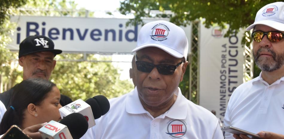 El presidente del TC, Milton Ray Guevara encabeza caminata por el deporte