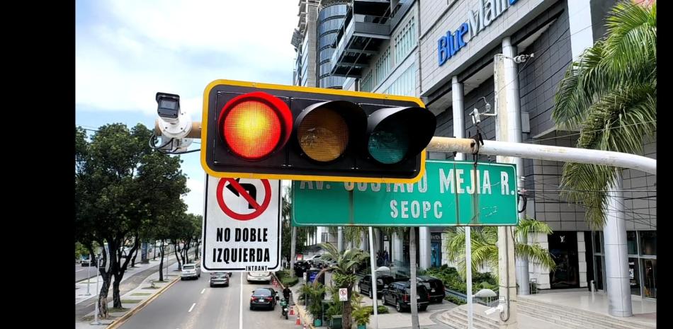 La iniciativa para la instalación de semáforos inteligentes está siendo enviada al Ministerio Público para fines de determinar las consecuencias legales de las irregularidades.