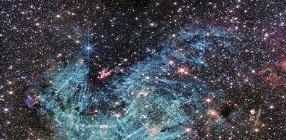La última imagen del telescopio espacial James Webb muestra una porción del denso centro de nuestra galaxia con un detalle sin precedentes