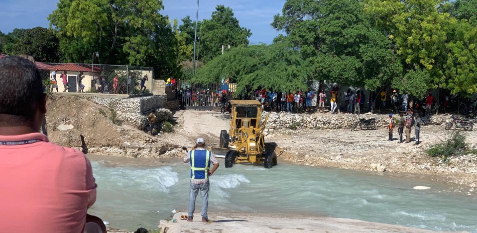 La crecida del río Pedernales impiden el paso para Haití
