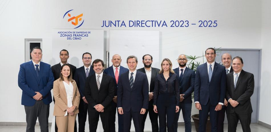 La nueva directiva de la Asociación de Empresas de Zonas Francas del Cibao (AEZFC