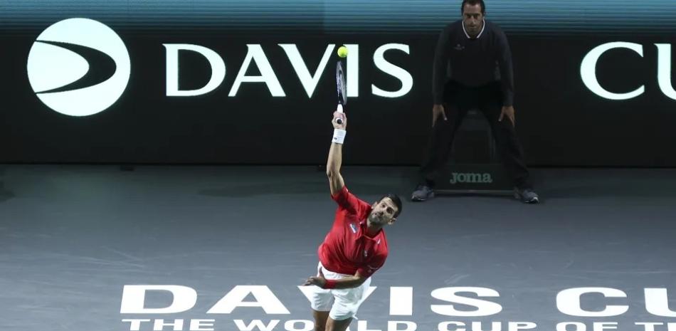 Novak Djokovic aparece en acción durante la jornada del miércoles en la Copa Davis.