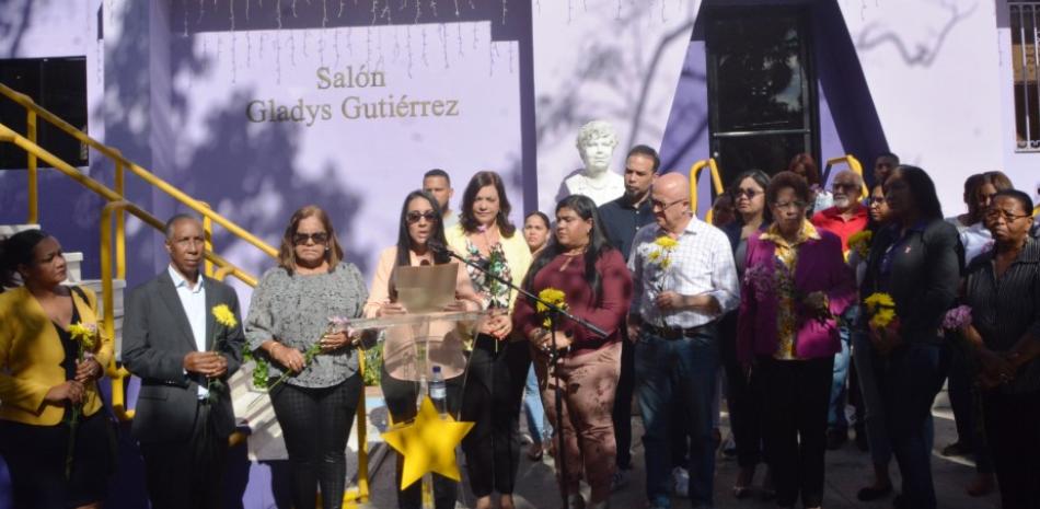Ofrenda floral realizada en la Casa Nacional del Partido de la Liberación Dominicana (PLD) por el Día Internacional de la Eliminación de la Violencia contra la Mujer.