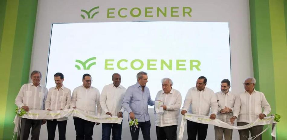 El presidente Luis Abinader deja iniciada planta solar en La Romana.
