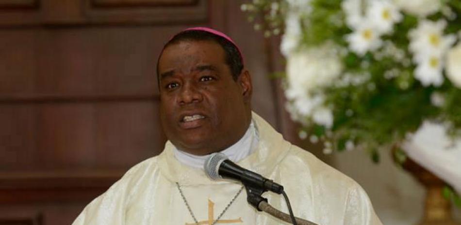 Obispo Castro calificó de difícil situación que están viviendo religiosos extranjeros en el país