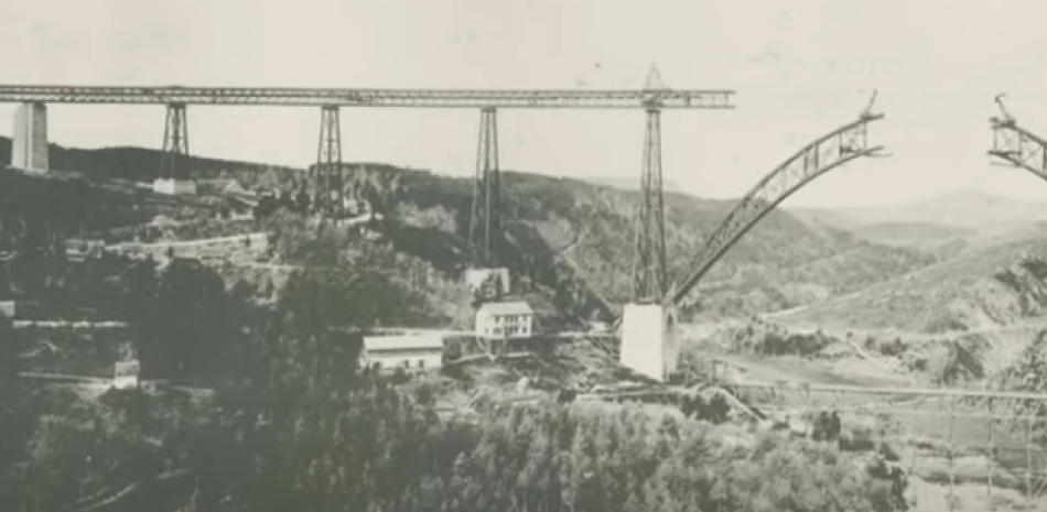 El Viaducto de Garabit fue uno de los puentes metálicos más audaces y complejos construidos en Francia.