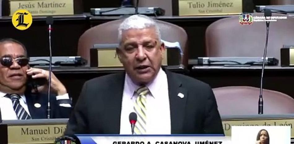 El diputado del Partido de la Liberación Dominicana (PLD), Gerardo Casanova, denunció que fue víctima de “maltrato” por parte de dos colegas legisladores, luego de que este votó a favor del proyecto de ley del Presupuesto General del Estado para el año 2024.