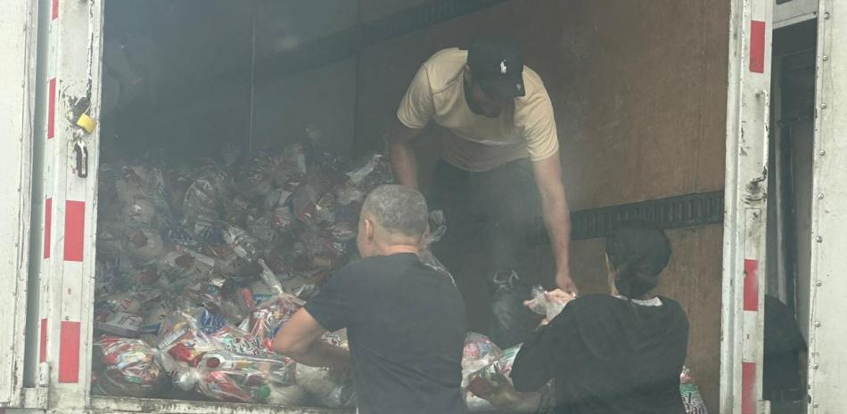 La comida se guardó en un local propiedad del diputado por el Partido Revolucionario Moderno (PRM) en la provincia Espaillat, José Miguel Ferreiras.