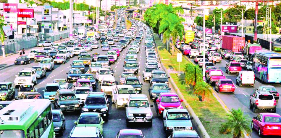El caos en el transporte se ha complicado en los últimos tiempos en calles y avenidas del Gran Santo Domingo.