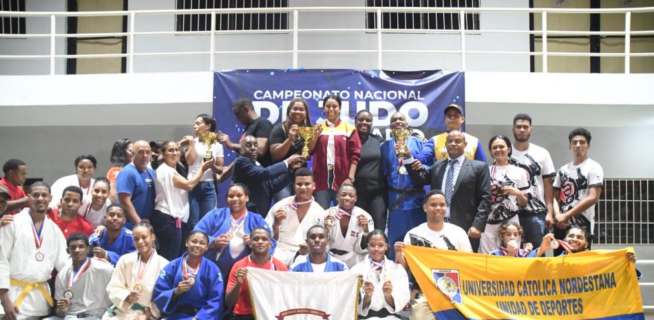 Roque García, presidente Comisión Nacional de Deportes Universitario (CNDU), del Ministerio de Deportes, anunció la premiación de las universidades campeonas en el 2023 y a los atletas más destacados del evento.