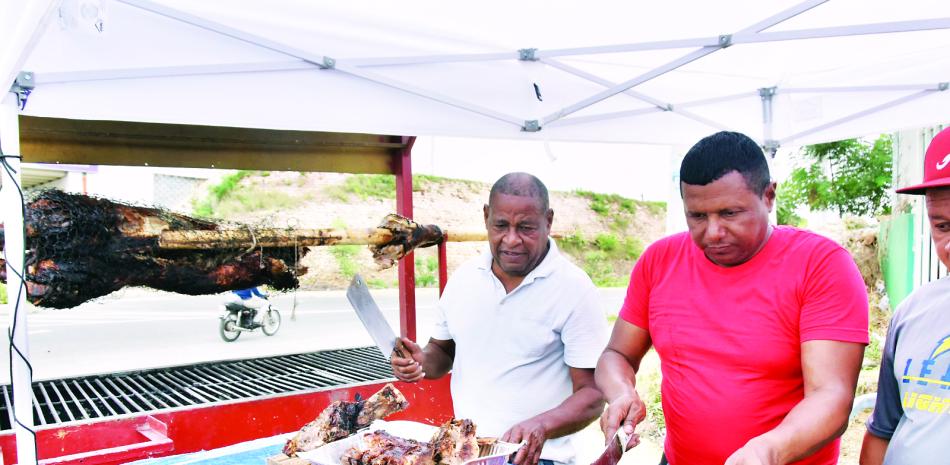 Los vendedores de cerdo asado mantienen el precio en 500 pesos por libra para la Nochebuena de este año.