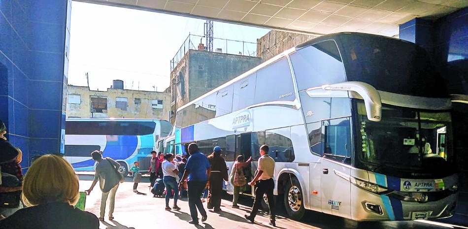 Los autobuses que viajaban ayer hacia el Sur se quejaban de la poca afluencia de pasajeros y los del Cibao decían que iban llenos.