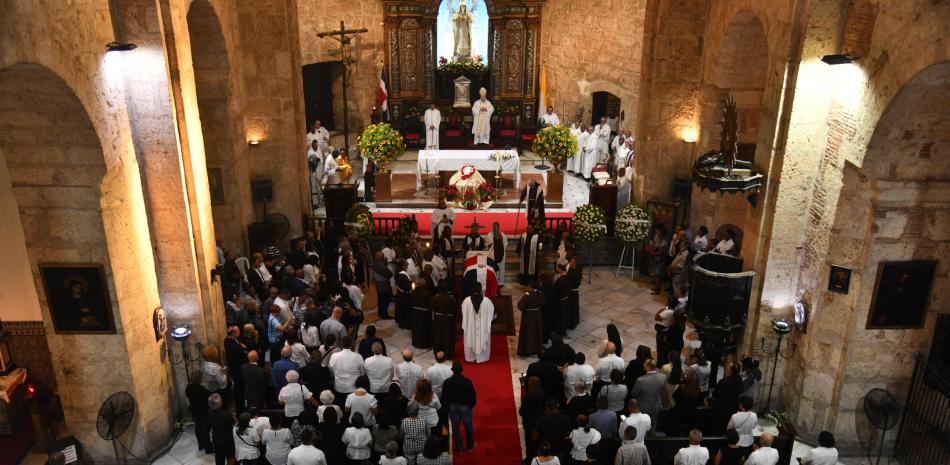 Este lunes a las ocho de la mañana le dieron el último adiós al párroco de la iglesia Las Mercedes, Fray Máximo Rodríguez.