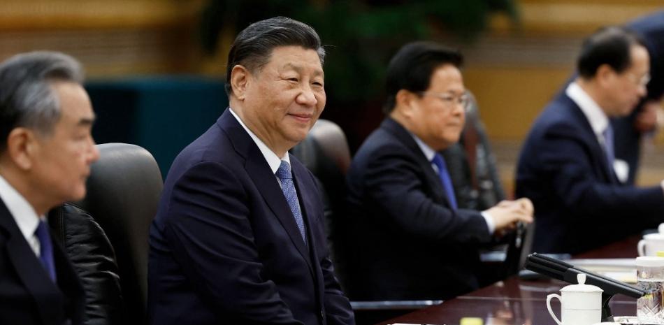 Esta fotografía muestra al presidente chino Xi Jinping asistiendo a una reunión con el primer ministro ruso en Pekín el 20 de diciembre de 2023