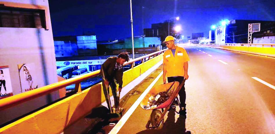 La labor de mantenimiento a túneles y elevados abarca todo el Gran Santo Domingo.