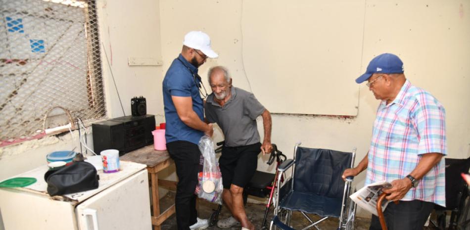 El nuevo año 2024 promete ser mejor para don Manuel Antonio Benítez, de 84 años de edad, residente en la calle Lucas Zapata, en San Luis (Santo Domingo Este), por Central Ozama.