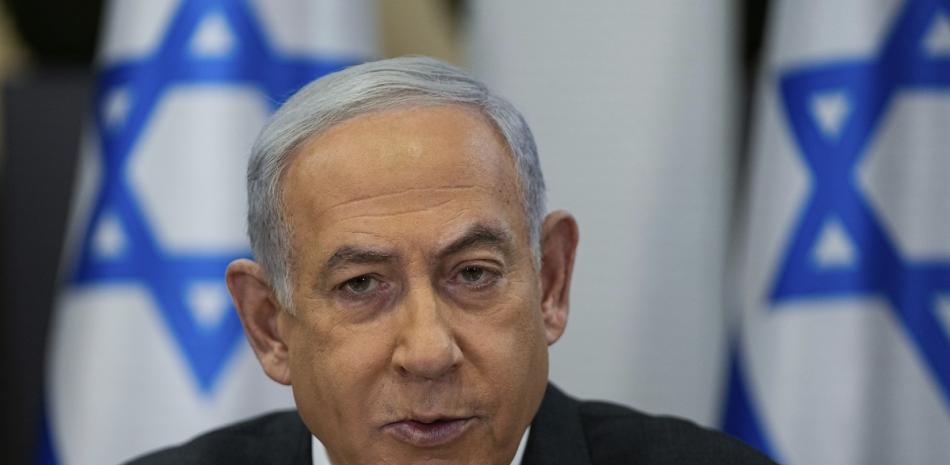 El primer ministro israelí Benjamin Netanyahu preside una reunión de su Gabinete en la base militar Kirya, donde se encuentra la sede del Ministerio de Defensa de Israel, en Tel Aviv, el domingo 24 de diciembre de 2023.