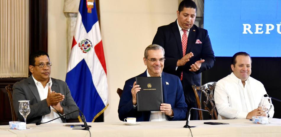 El presidente Luis Abinader emitió el decreto 1-24.
