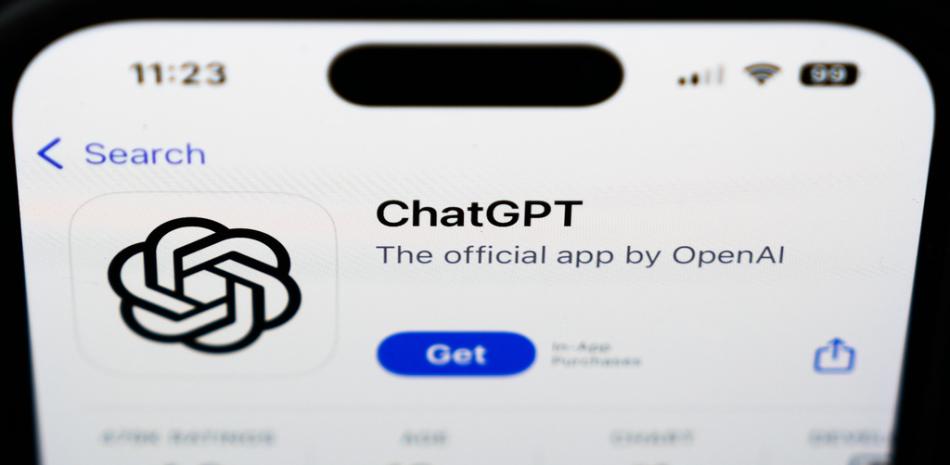 Un logo de ChapGPT se ve en un smartphone en West Chester, Pensilvania, el miércoles 6 de diciembre de 2023.