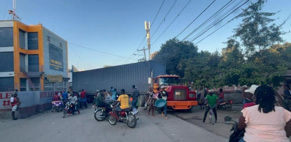 Se informó del bloqueo de rutas en la comunidad haitiana de Juana Méndez