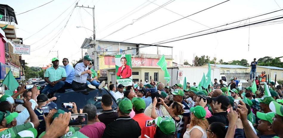 Fernández realizó un recorrido por diferentes zonas del pais en el fin de semana