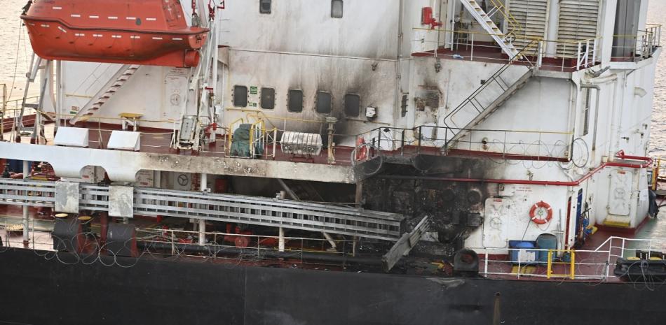 El barco estadounidense Genco Picardy, que fue atacado por drones lanzados por los rebeldes hutíes de Yemen, en el Golfo de Adén, el 18 de enero de 2024.