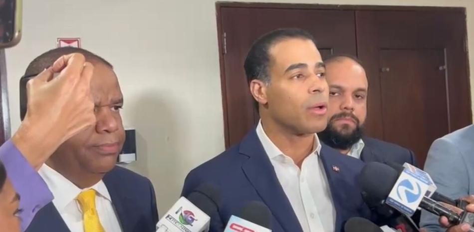 El Partido de la Liberación Dominicana (PLD) presentó este martes una recusación dirigida al miembro del pleno de la Junta Central Electoral (JCE), Rafael Vallejo Santelices, por ofrecer “una interpretación individual” a las inauguraciones del Estado durante la campaña electoral.