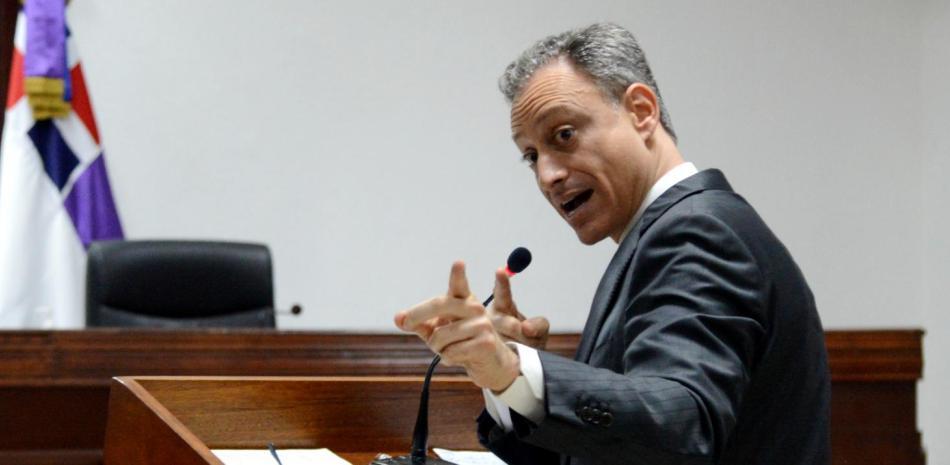 El juez del Tercer Juzgado de la Instrucción del Distrito Nacional, Amauri Martínez, conoció por tercera vez la revisión de la medida de coerción del exprocurador Jean Alain Rodríguez, solicitando la eliminación del arresto domiciliario.