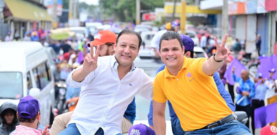 Abel y Danilo Medina recorrieron varias calles de la provincia La Vega