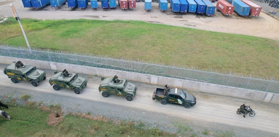 Convoy del Ejército supervisa frontera con Dajabón