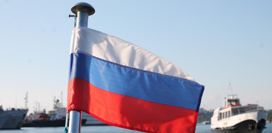 Fotografía muestra bandera rusa.