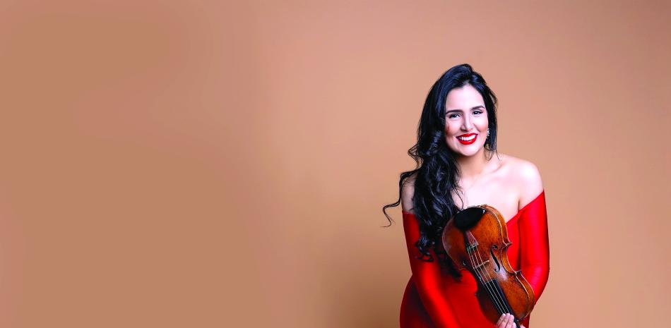 La violinista dominicana Aisha Syed