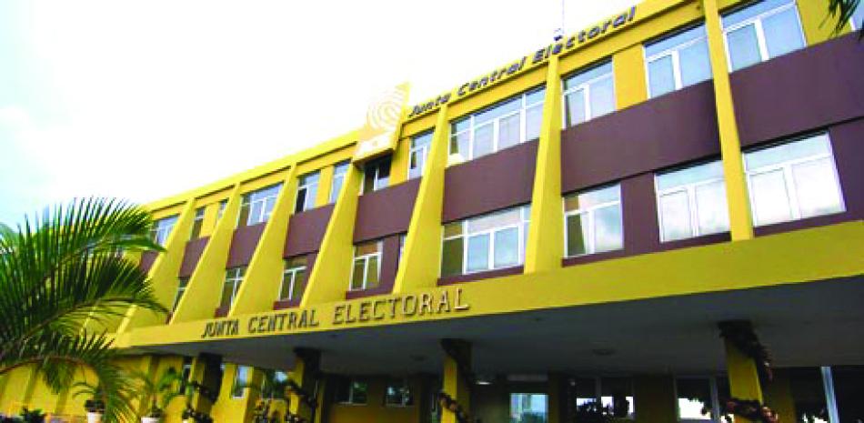 La Junta Central Electoral organiza las elecciones municipales del 18 de febrero.