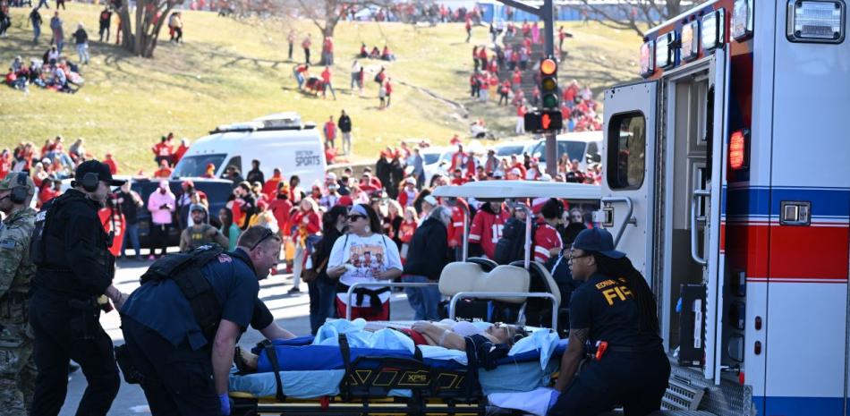 Personas resultaron heridas en Kansas City después de que se produjeran disparos el miércoles en el desfile por la victoria de los Chiefs en el Super Bowl.
