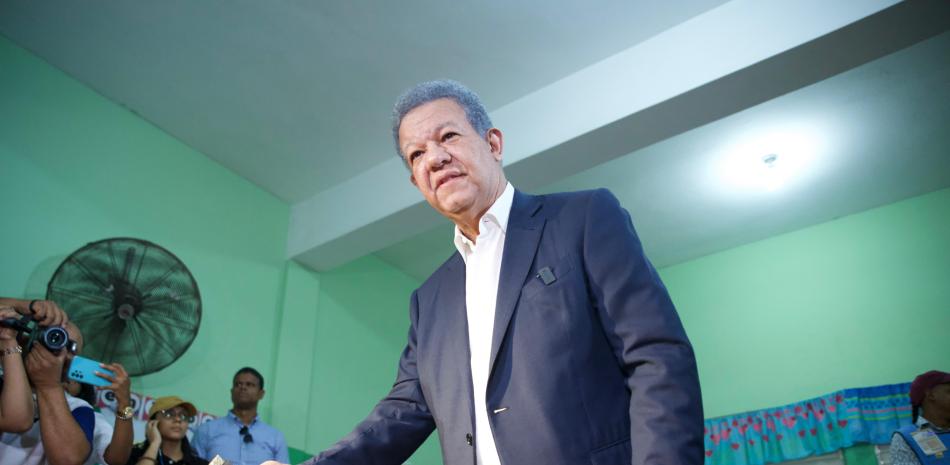 Leonel fernandez la JCE está a la altura de las expectativas que el pueblo ha depositado sobre ellos