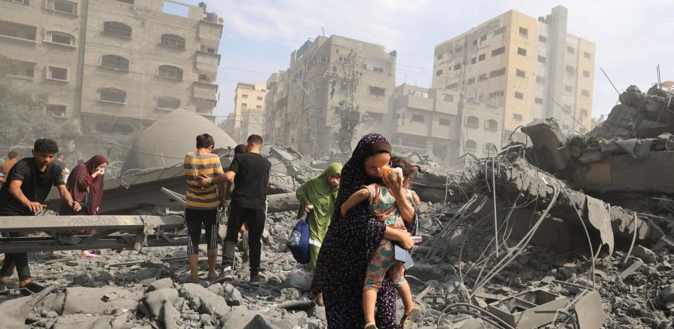 Cerca de 1,4 millones de palestinos malviven en Rafah, localidad fronteriza con Egipto, la mayoría desplazados de otras partes del enclave, bombardeado y asediado por Israel.