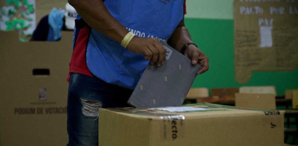 La misión de observadores de la Organización de Estados Americanos (OEA) denunció la compra de votos por parte de los partidos políticos en las elecciones municipales del pasado domingo.