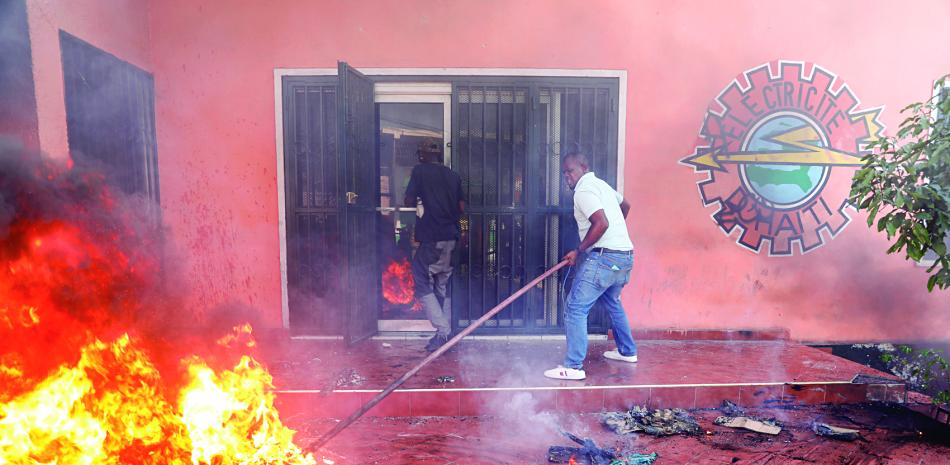 Las calles de Puerto Príncipe están bajo asedio de las bandas armadas que quieren derrocar al gobierno del primer ministro Ariel Henry.
