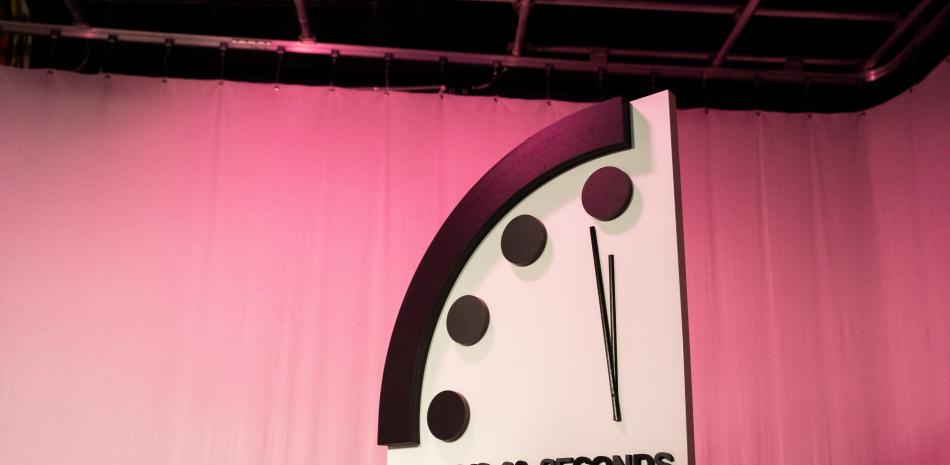 El Reloj del Juicio Final se encuentra por segundo año consecutivo a 90 segundos de la medianoche, muy cerca de su hora final, debido a la guerra de Ucrania y la crisis climática. Foto cedida por la web oficial del Doomsday Clock