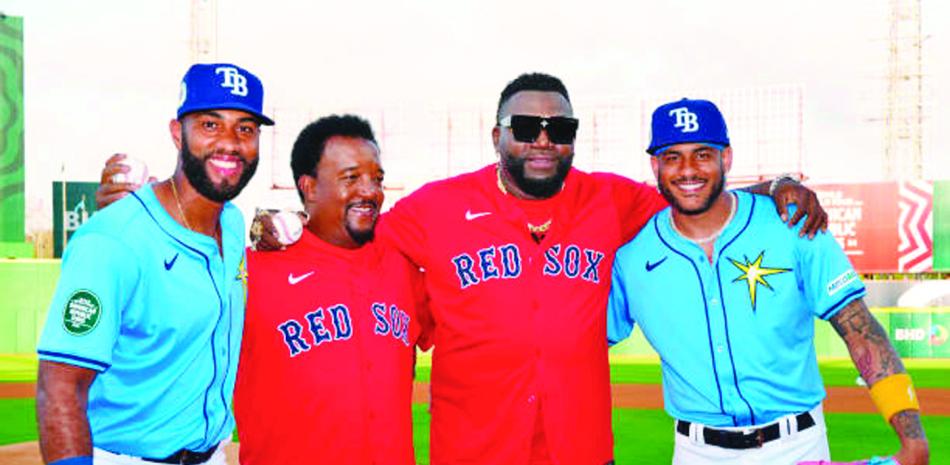 José Sirí figura junto a Amed Rosario y los inmortales de Cooperstown, Pedro Martínez y David Ortiz previo al inicio de la serie de dos partidos entre los Rays de Tampa y Medias Rojas de Boston.