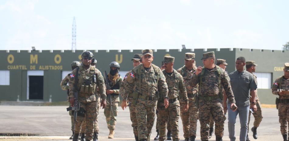 El comandante general del Ejército Dominicano, Carlos Fernández Onofre, realizó un recorrido por la zona fronteriza norte del país.