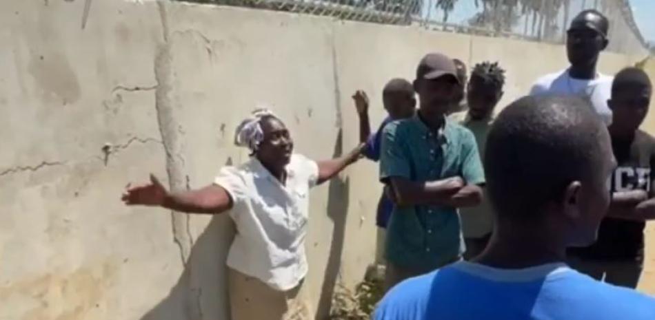 Familiares de haitiano muerto reclaman que le entreguen el cadáver