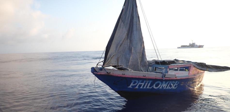 embarcación precaria que traía a 65 haitianos