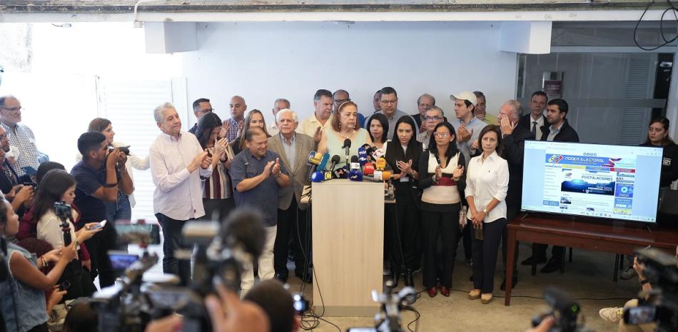 La candidata presidencial de la oposición, Corina Yoris, da una conferencia de prensa en Caracas, Venezuela, el lunes 25 de marzo de 2024.