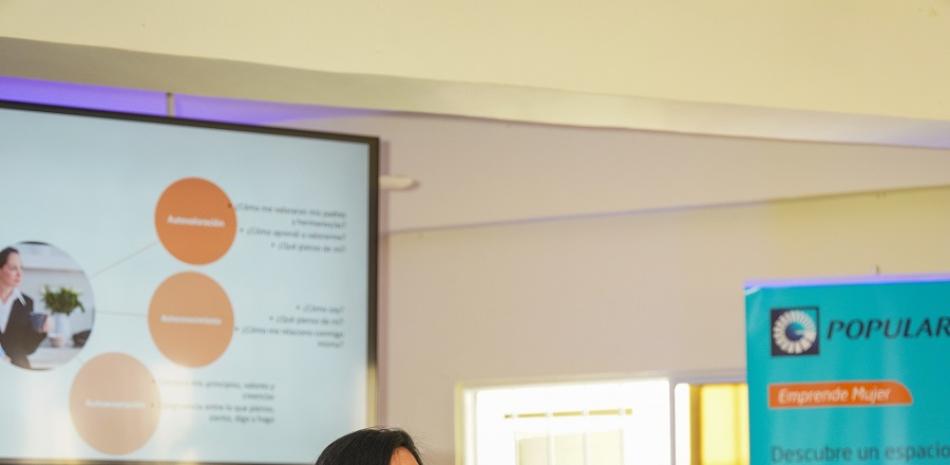 La presidenta del PACAM doctora Soraya Lara impartió el taller sobre temas de empoderamiento y autoestima.