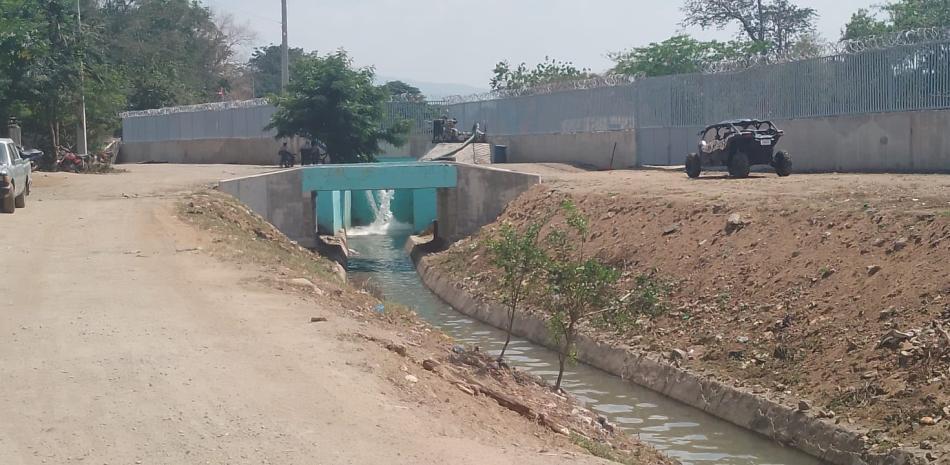 Tras casi 10 días de la activación de las bombas en el canal de La Vigía, los productores agrícolas de Dajabón afirman que están recibiendo el suministro de agua suficiente para sus cosechas.