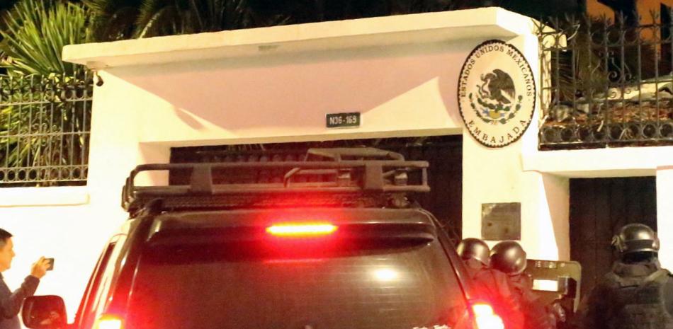 EE.UU. condena el asalto a la Embajada de México en Ecuador y urge a ...