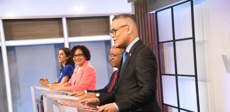 Los candidatos presidenciales Virginia Antares, María Teresa Cabrera, Fulgencio Severino y Carlos Peña.