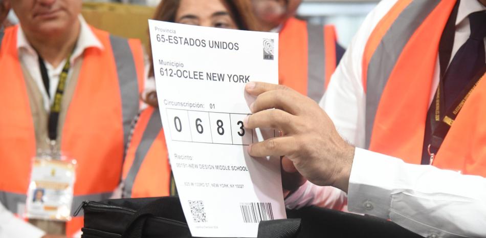 Todo el material fue verificado con las máquinas digitales y personal de la JCE